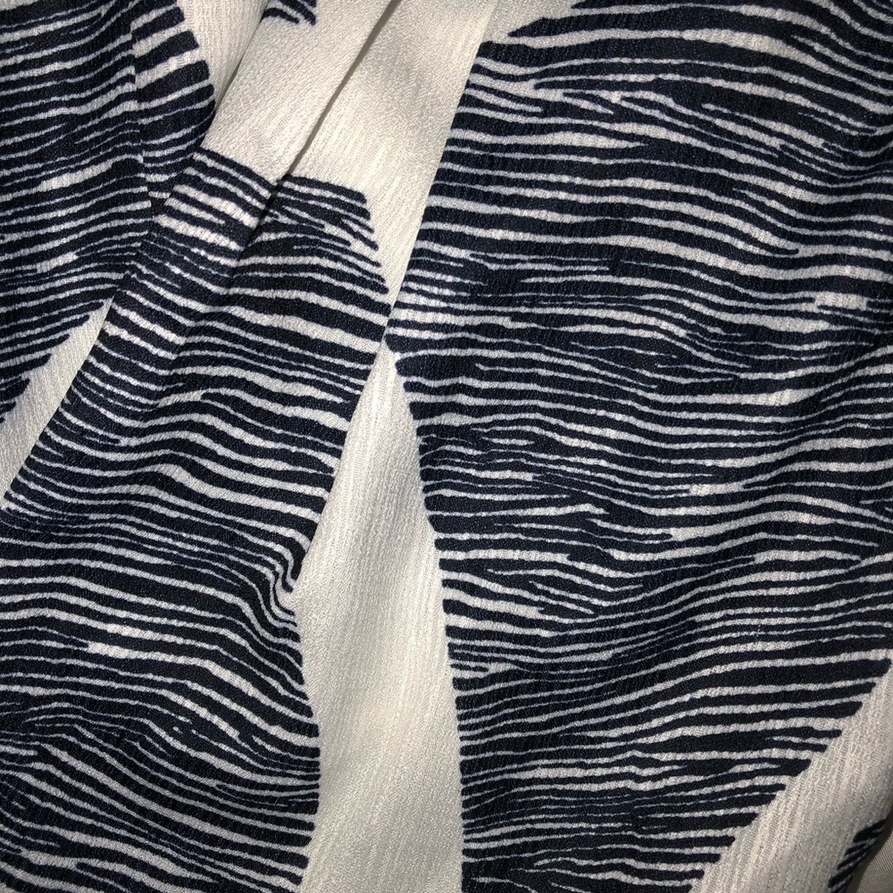 Patterned Romper - Picture 6 of 8